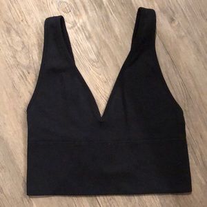 GILLY HICKS SEAMLESS PLUNGE CROP TOP black